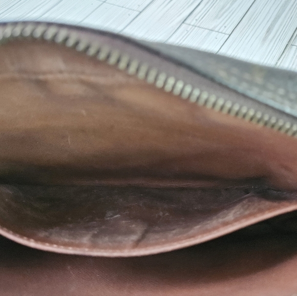 Louis Vuitton 1989 Compiege 23 Clutch Handbag in Monogram Canvas and Leather - Picture 12 of 15